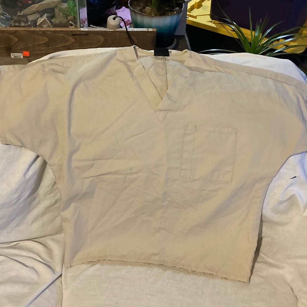 Cherokee Scrub Top Size Lg